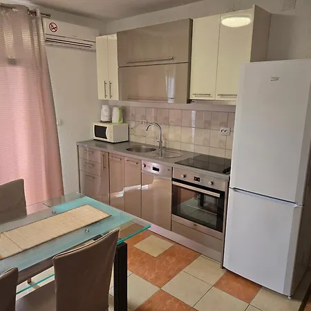 Apartment Apartmens Leona