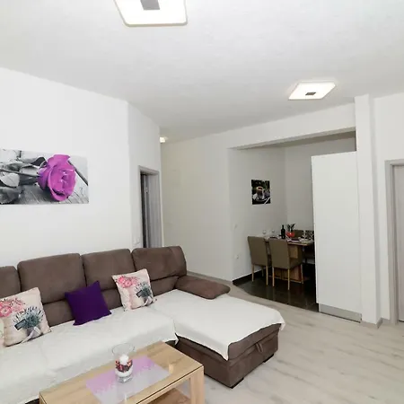 公寓 Apartmens Leona 扎达尔
