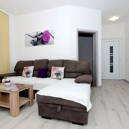 Apartment Apartmens Leona